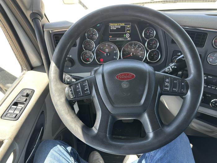 2021 Peterbilt 579-6