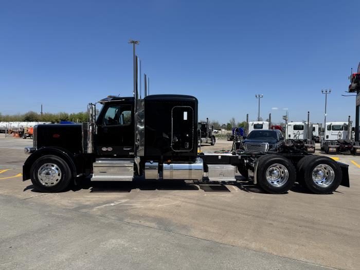 2027 Peterbilt 589-4