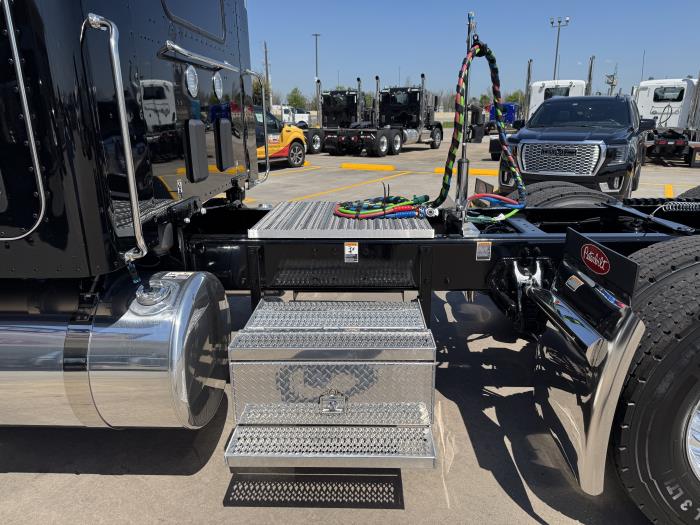 2027 Peterbilt 589-11