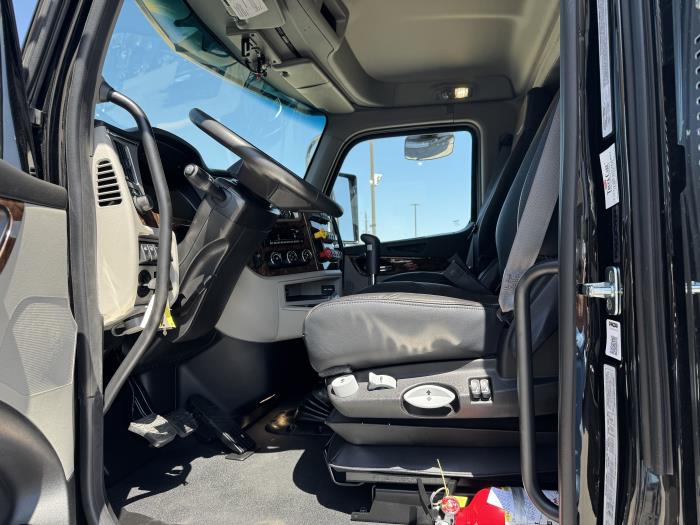 2027 Peterbilt 589-12