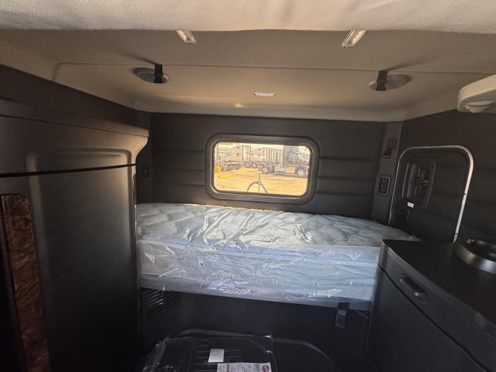 2027 Peterbilt 589-14