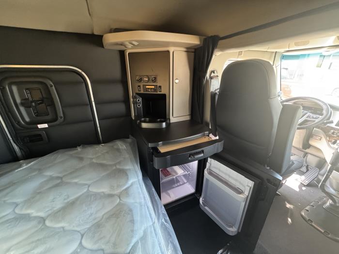 2027 Peterbilt 589-15