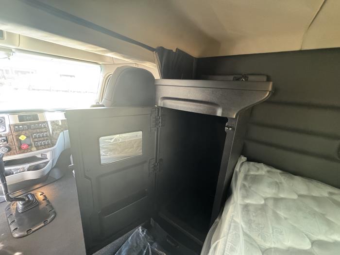 2027 Peterbilt 589-16