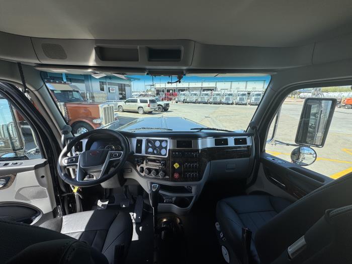 2027 Peterbilt 589-17