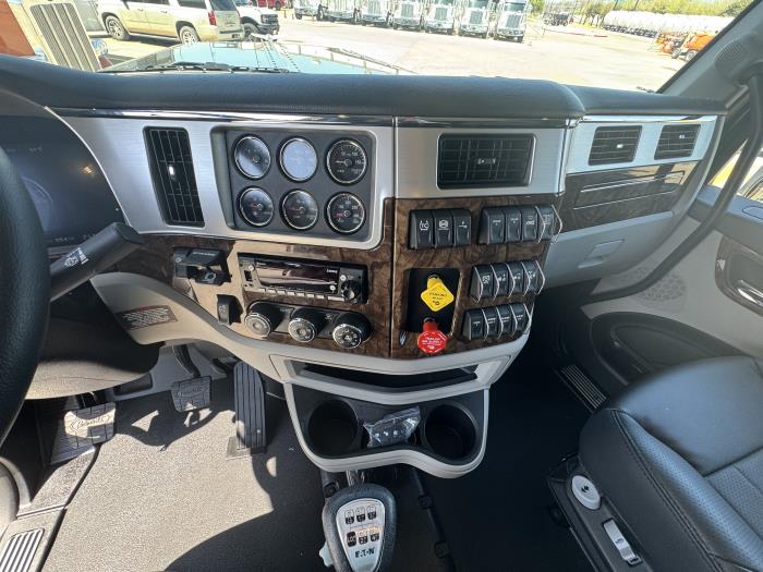 2027 Peterbilt 589-18