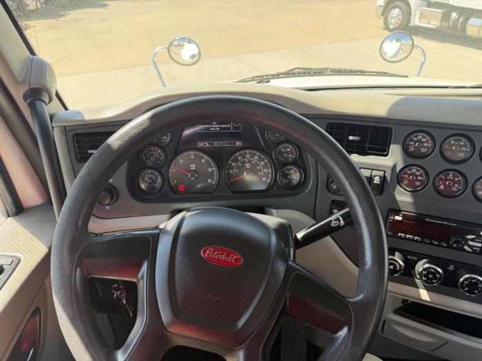 2019 Peterbilt 579-33