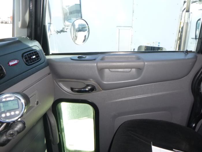 2016 Peterbilt 389-28