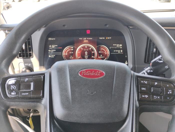 2022 Peterbilt 579-17
