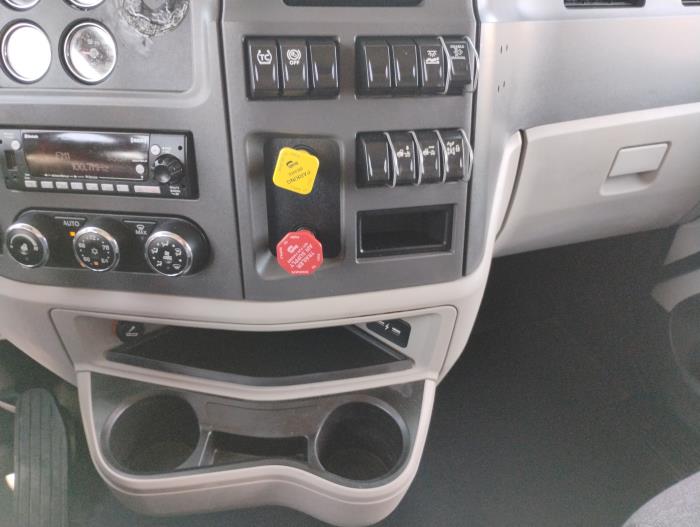 2022 Peterbilt 579-19