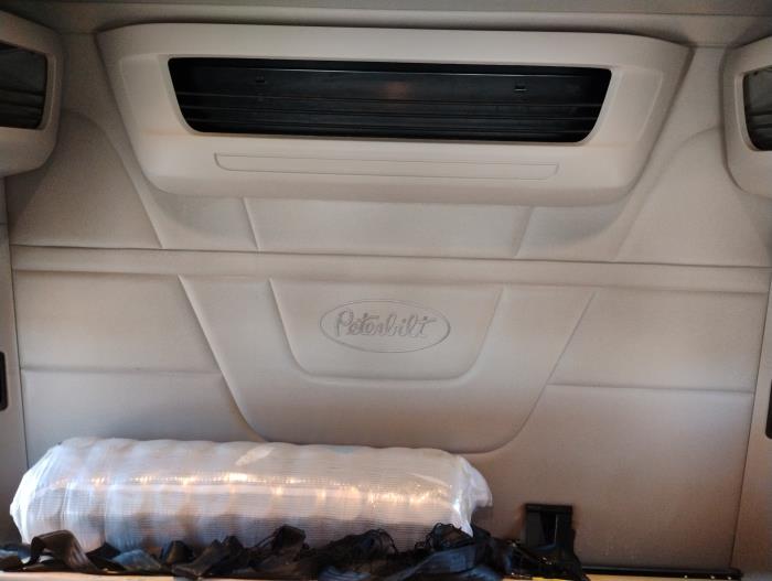 2022 Peterbilt 579-22