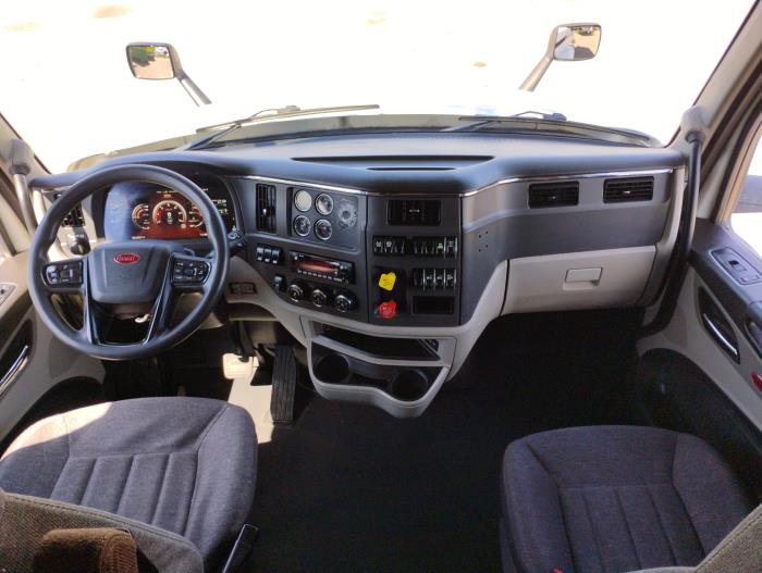 2022 Peterbilt 579-29