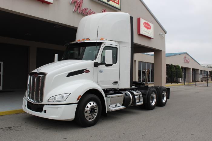 2022 Peterbilt 579-0