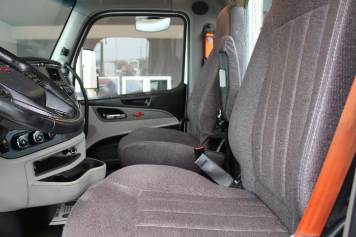 2022 Peterbilt 579-8