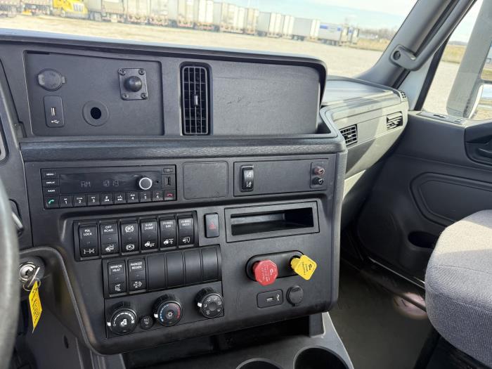 2021 International LT625-15