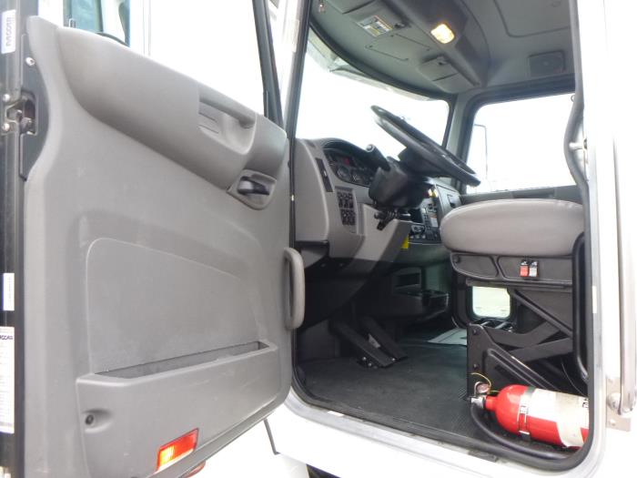 2018 Peterbilt 337-10