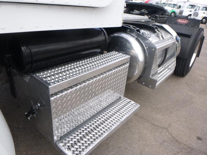 2018 Peterbilt 337-17