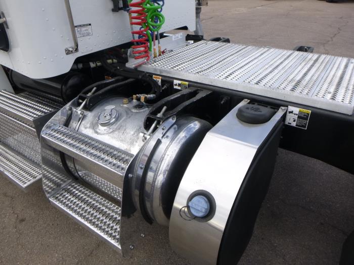 2018 Peterbilt 337-18