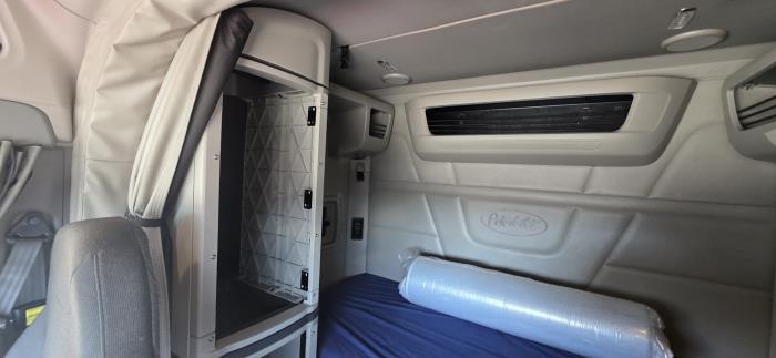 2022 Peterbilt 579-10