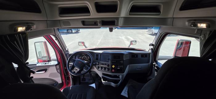 2022 Peterbilt 579-16