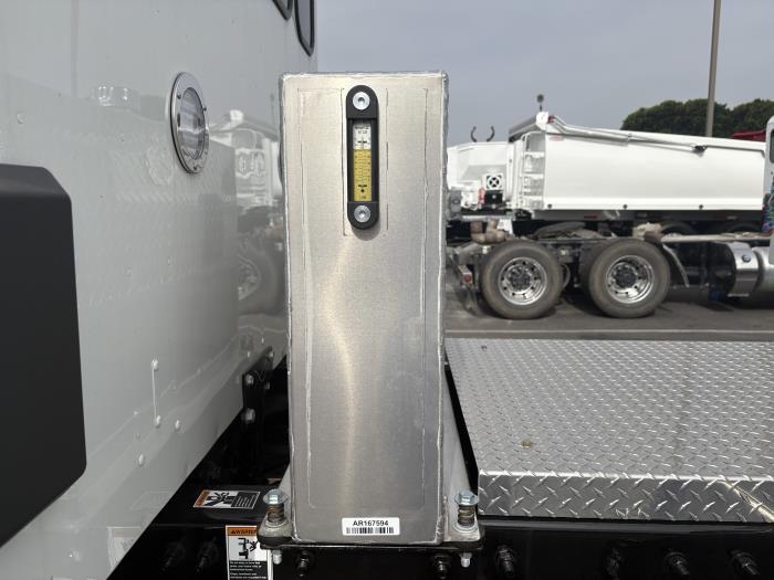 2026 Peterbilt 548-8