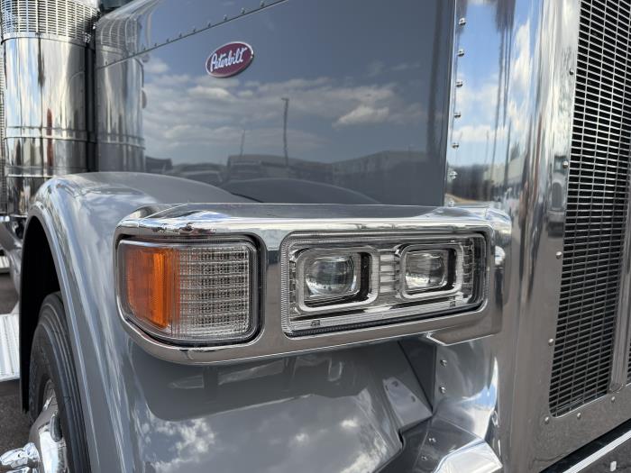 2027 Peterbilt 589-11