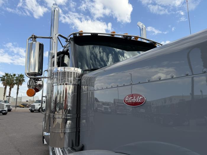 2027 Peterbilt 589-12