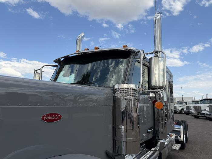 2027 Peterbilt 589-13