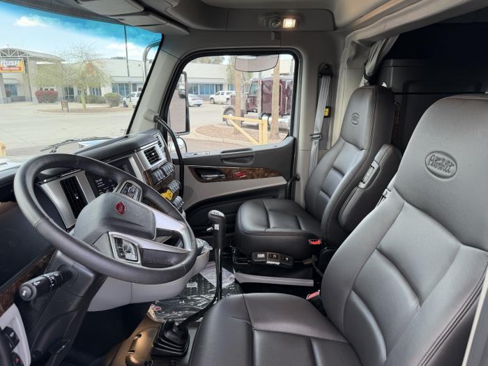 2027 Peterbilt 589-18