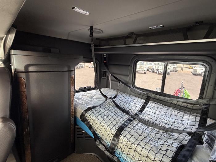 2027 Peterbilt 589-23