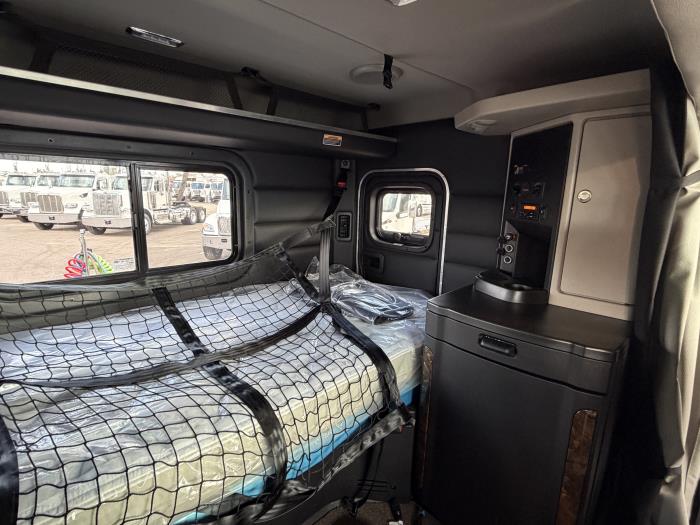 2027 Peterbilt 589-24