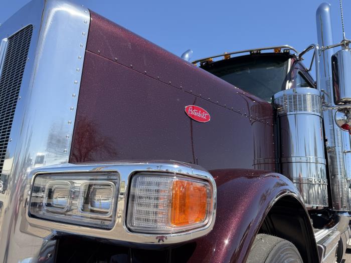 2027 Peterbilt 589-10