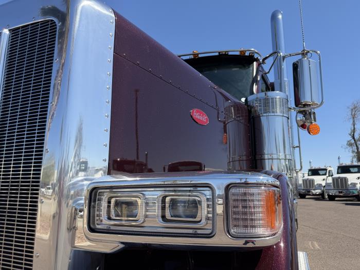 2027 Peterbilt 589-11