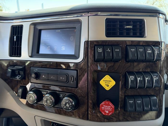 2027 Peterbilt 589-15