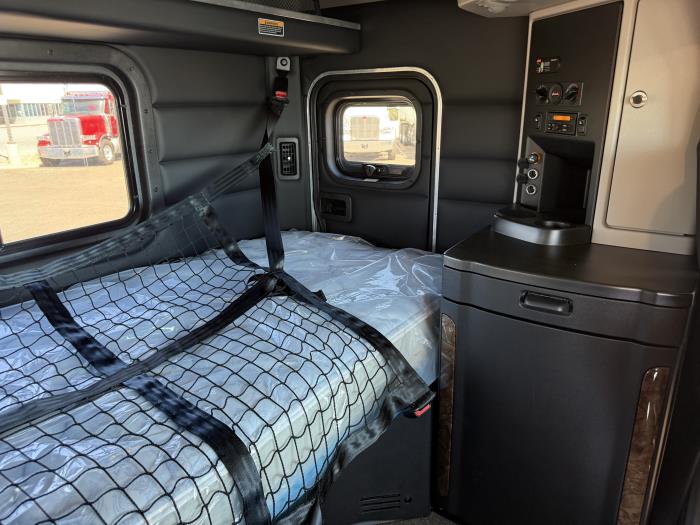 2027 Peterbilt 589-17