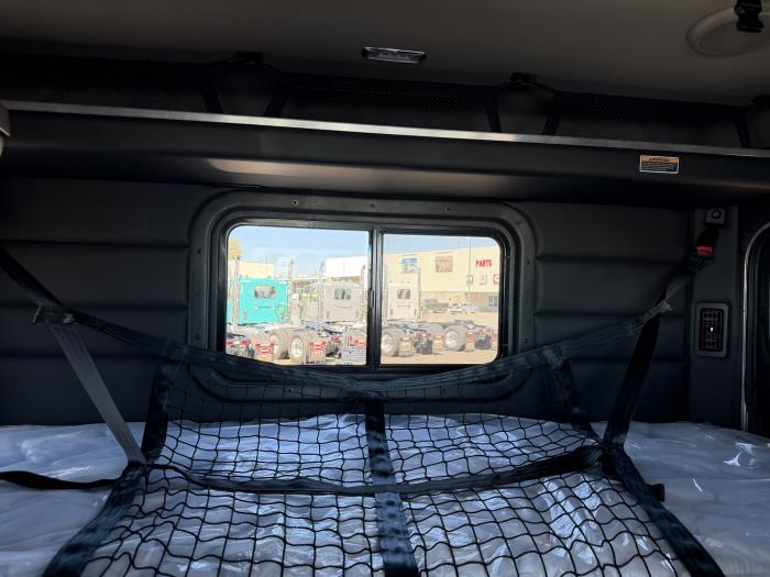 2027 Peterbilt 589-18