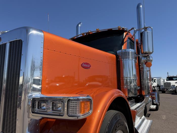 2027 Peterbilt 589-12