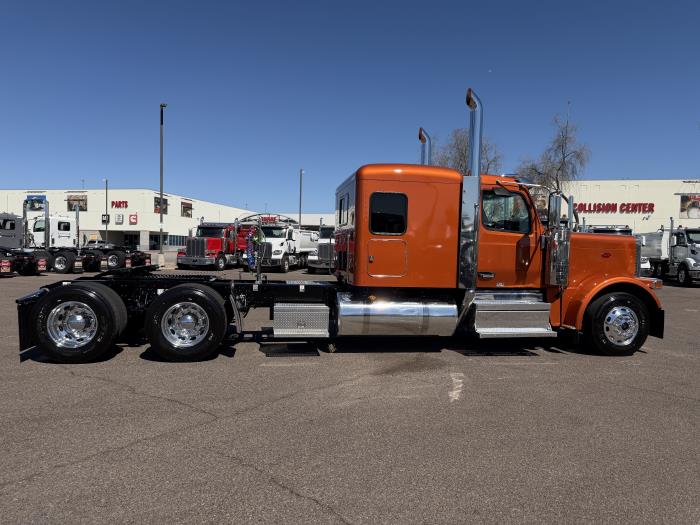2027 Peterbilt 589-4