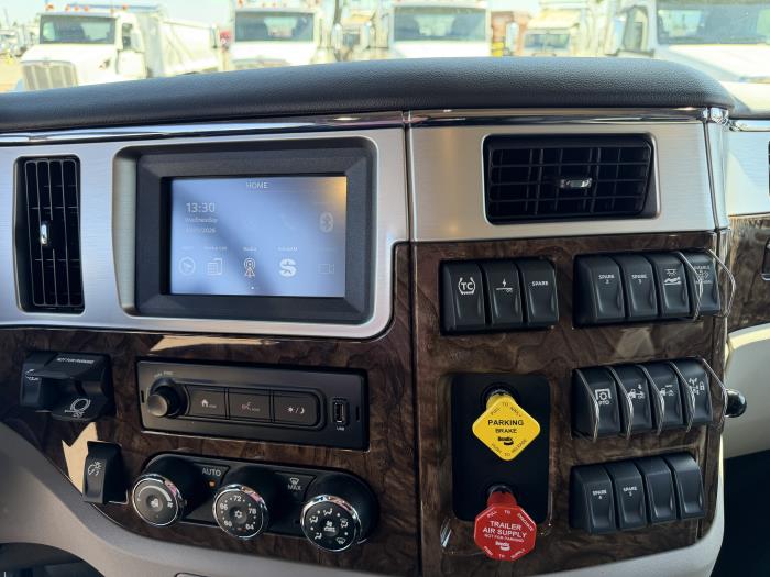 2027 Peterbilt 589-18