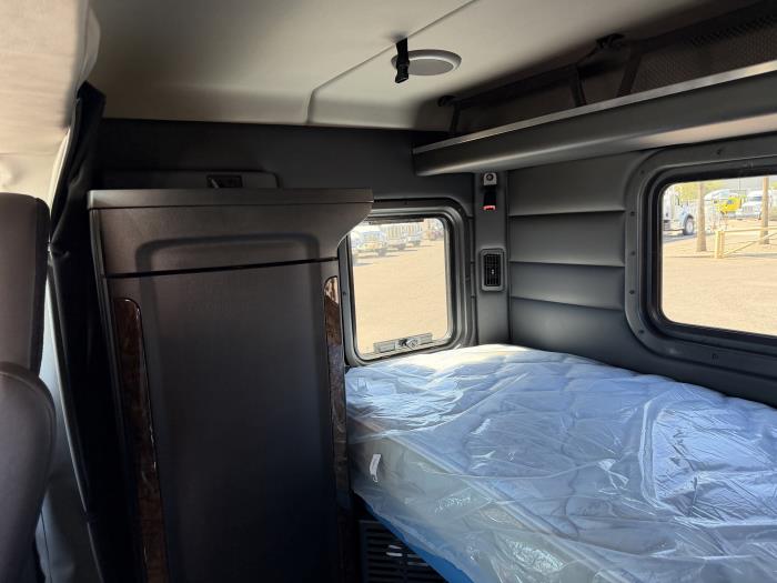 2027 Peterbilt 589-19