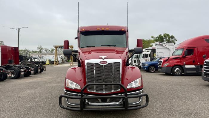 2022 Peterbilt 579-8