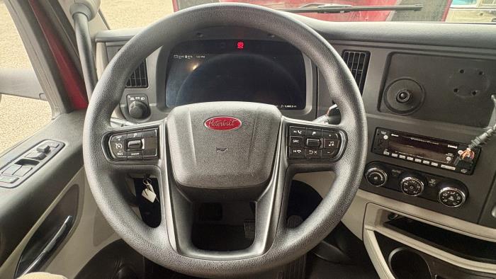 2022 Peterbilt 579-16
