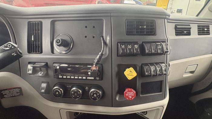 2022 Peterbilt 579-15