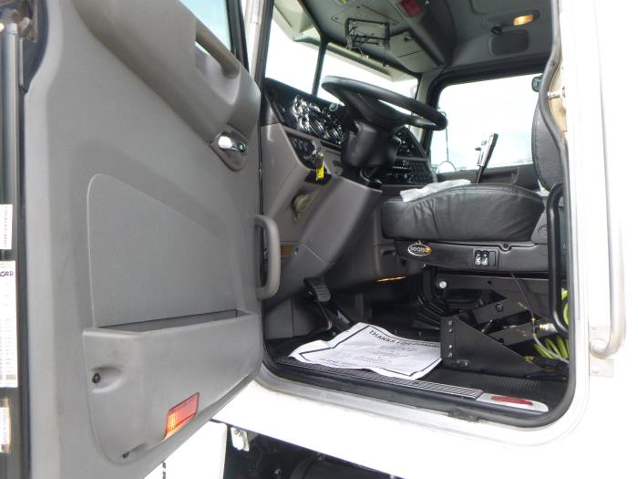 2016 Peterbilt 389-9