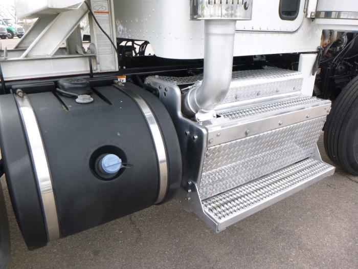 2016 Peterbilt 389-32