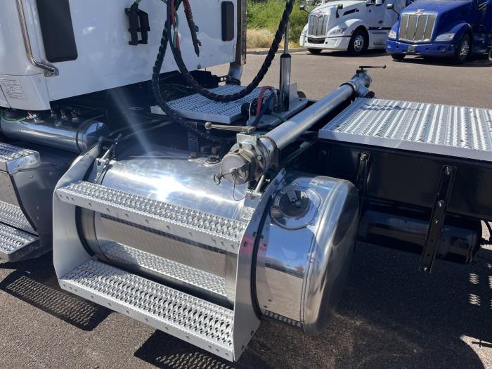 2023 Peterbilt 579-5