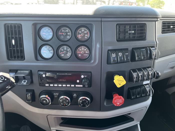 2023 Peterbilt 579-13