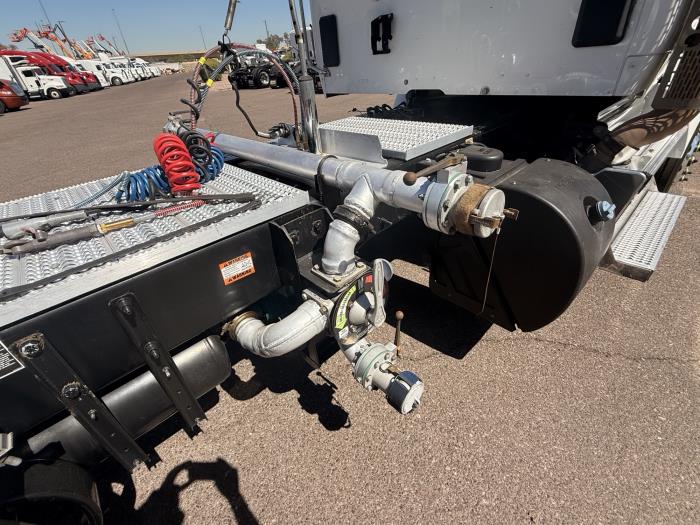 2023 Peterbilt 579-6