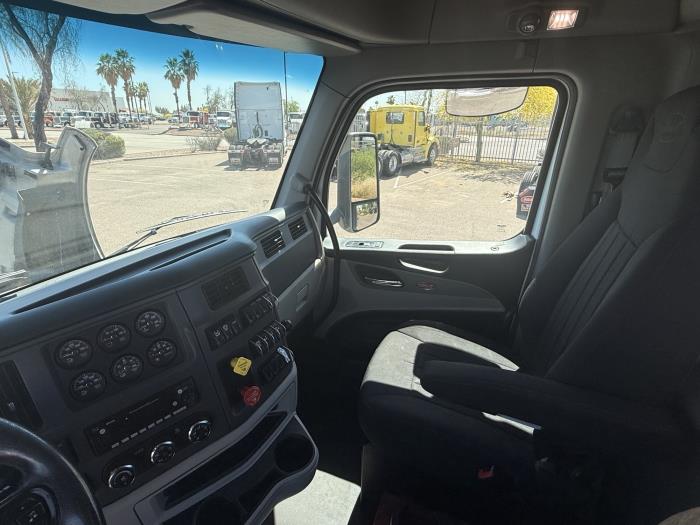 2023 Peterbilt 579-12