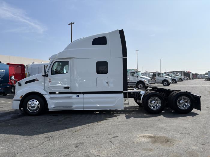 2027 Peterbilt 579-8