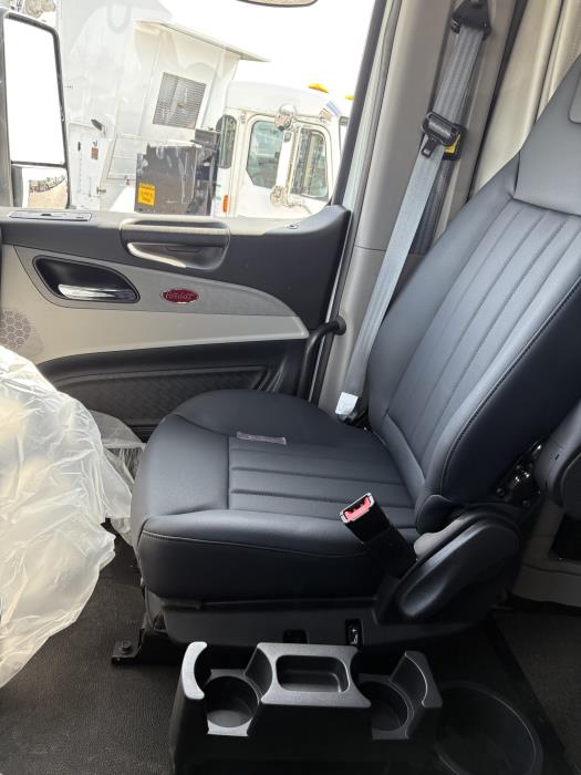 2027 Peterbilt 579-13